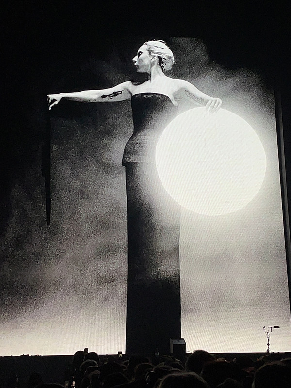 The-Chromatica-Ball-Interlude-III-003.jp