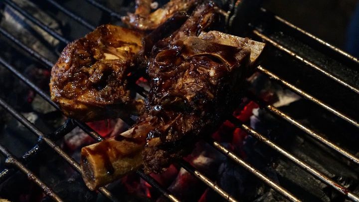 Ayam Bakar Ganthari, pilihan tempat makan malam enak dan legendaris di Blok M, Jakarta Selatan.
