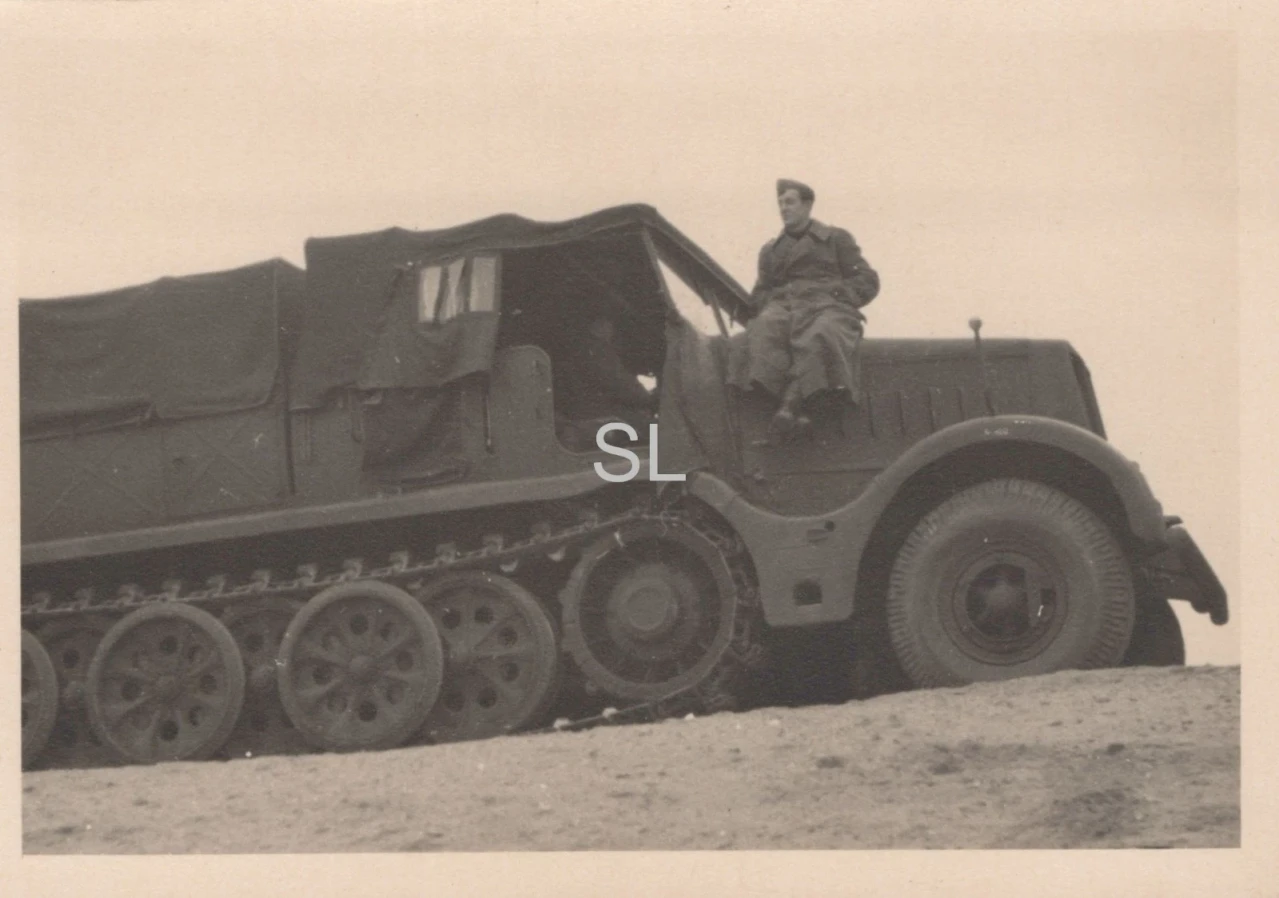 Foto Kradmelder Abteilung 8 Halbkettenfahrzeug Sd Kfz 9 Berlin 05 (MBF 75)