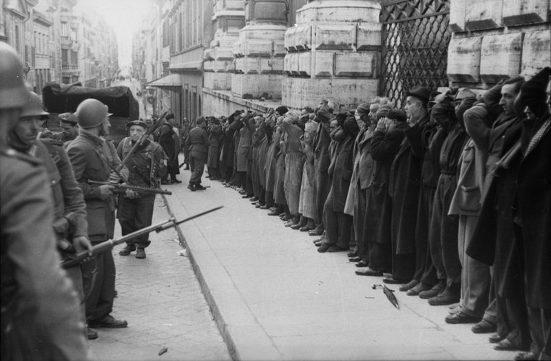 Los 110 civiles detenidos por los alemanes una hora después de la deflagración del dispositivo Gap a lo largo de la Via delle Quattro Fontane