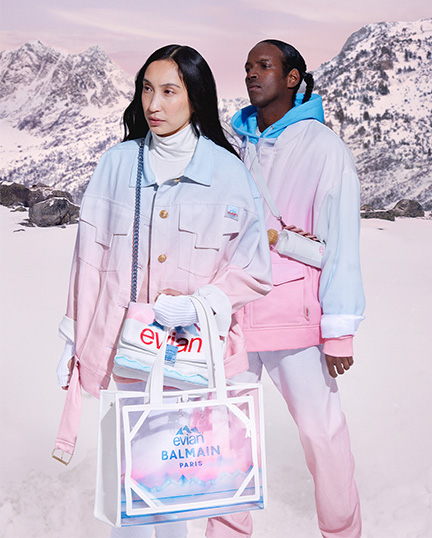 Balmain x Evian, la nuova co-lab per la SS23 Balmain x Evian, la nuova co-lab per la SS23