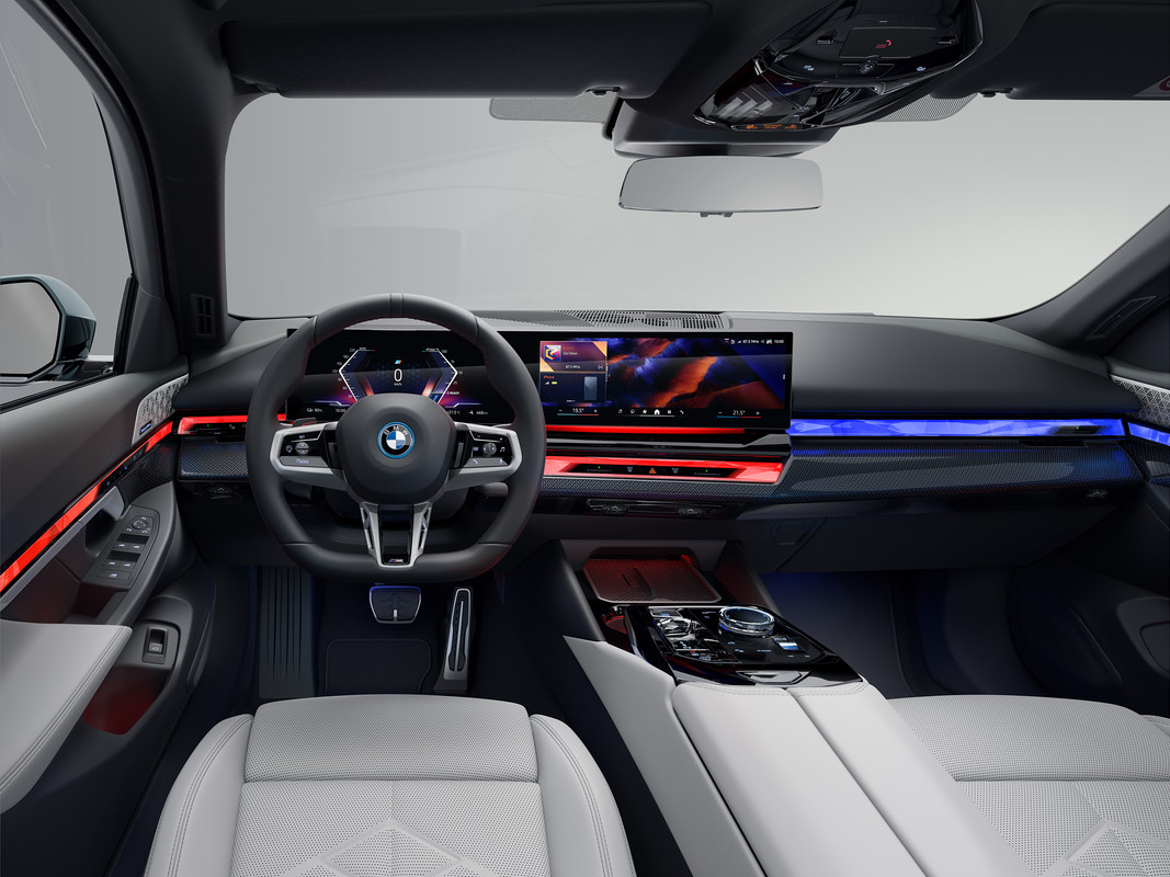 P90536875_highRes_the-new-bmw-i5-edriv