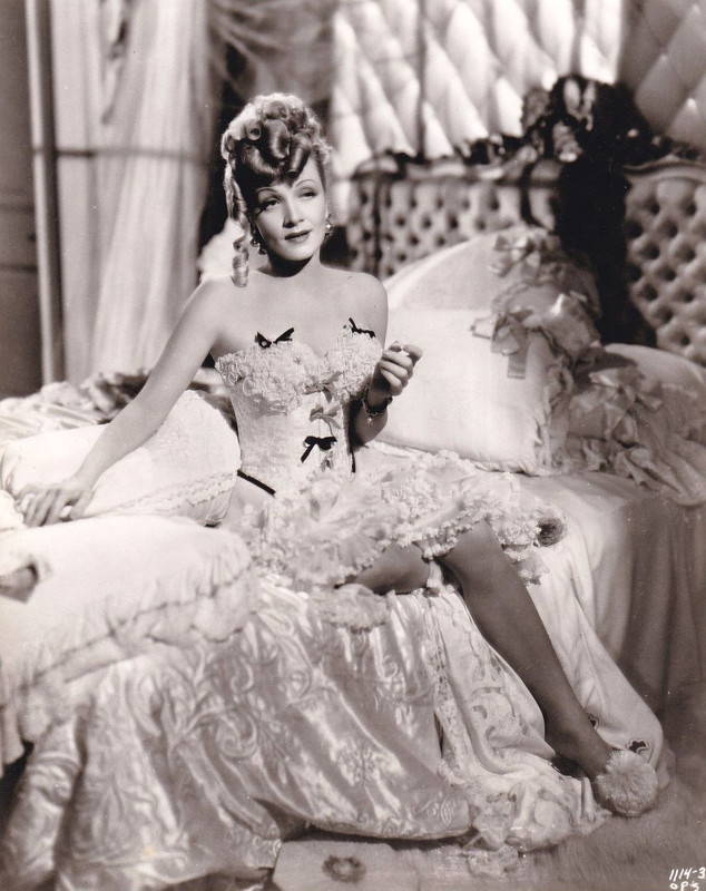 Marlene_Dietrich_d96