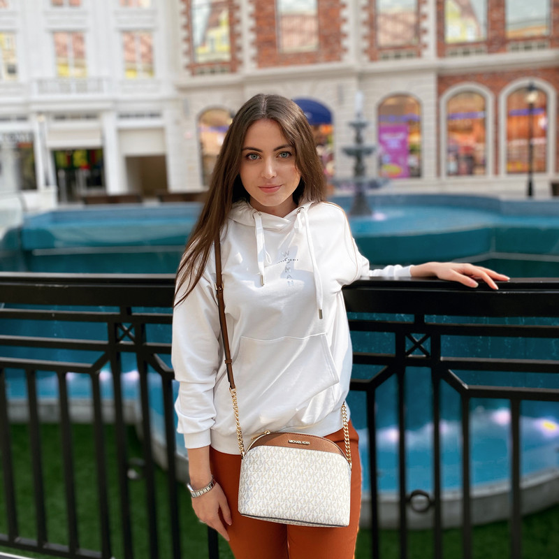 42211C09-A9E4-47B0-B4B6-2BEEF2EBD084