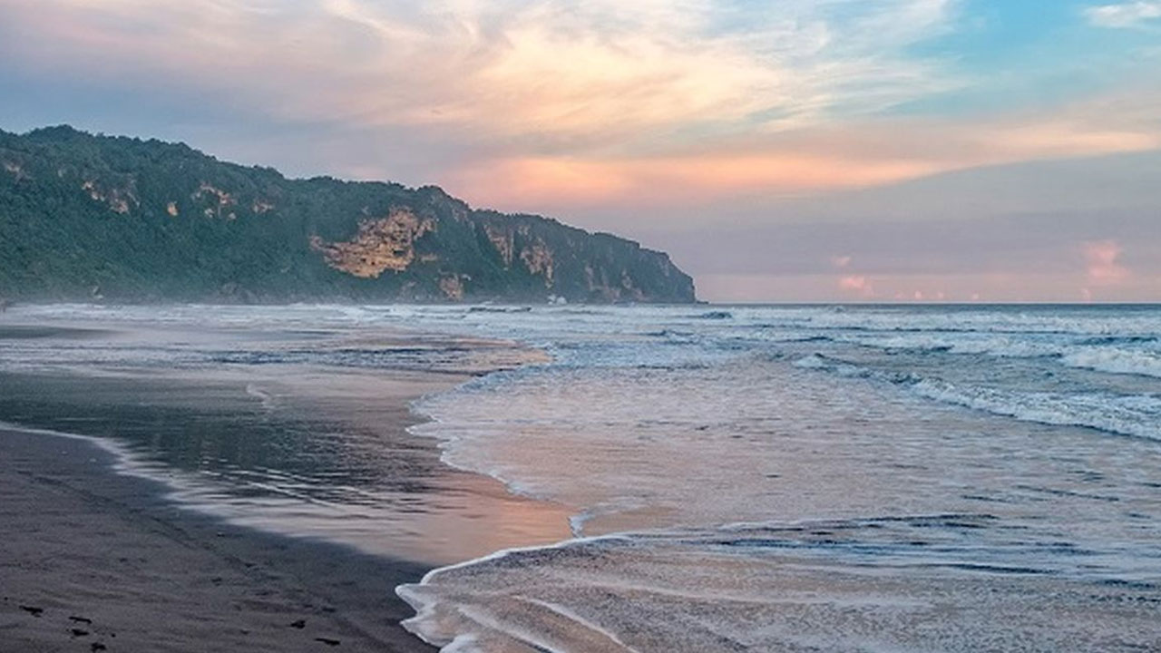 Pantai Parangtritis, Pesona Alam yang Menawan di Yogyakarta