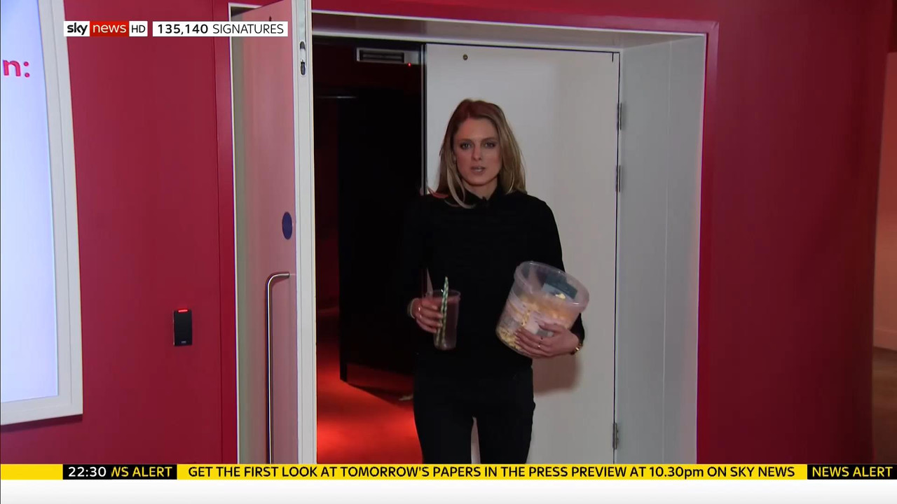 06 January - 22.00.00 - Sky News At 10. Anna Jones with the main