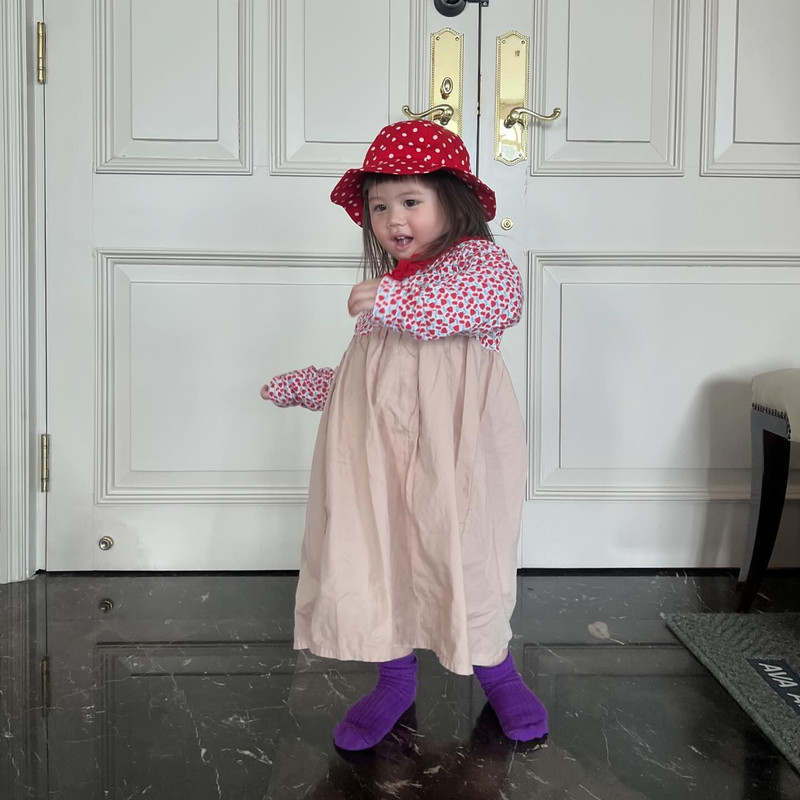 chomismaterialgirl-1716635004-3375701546623716543-4275583