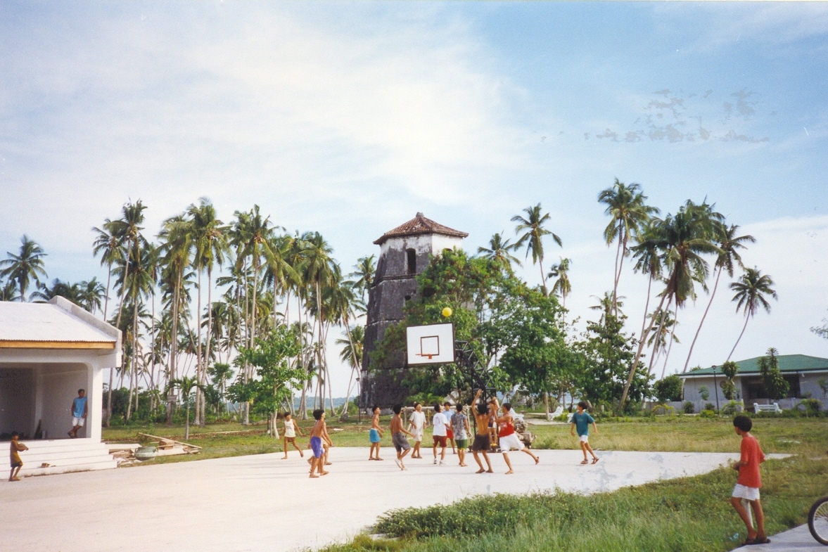 Kids pplaying basketball
