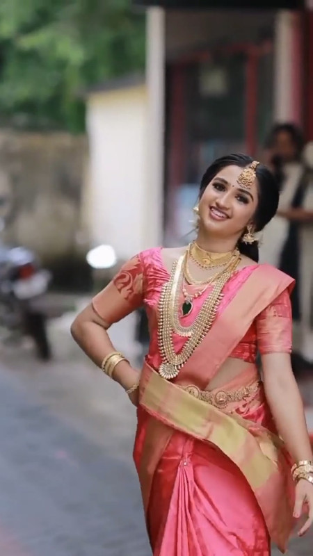 [Image: Pink-Saree-Dance-Kerala-Bride-that-girl-...39-508.jpg]