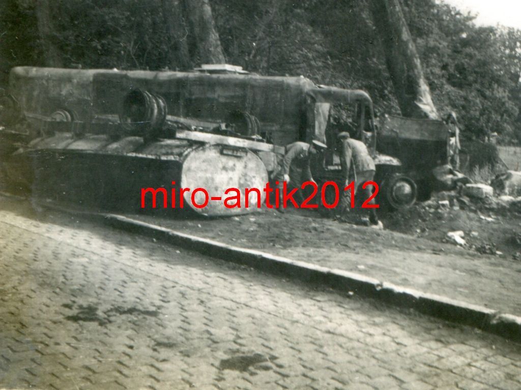 Foto, Wehrmacht, zerstörter LKW, Tankwagen, Pern