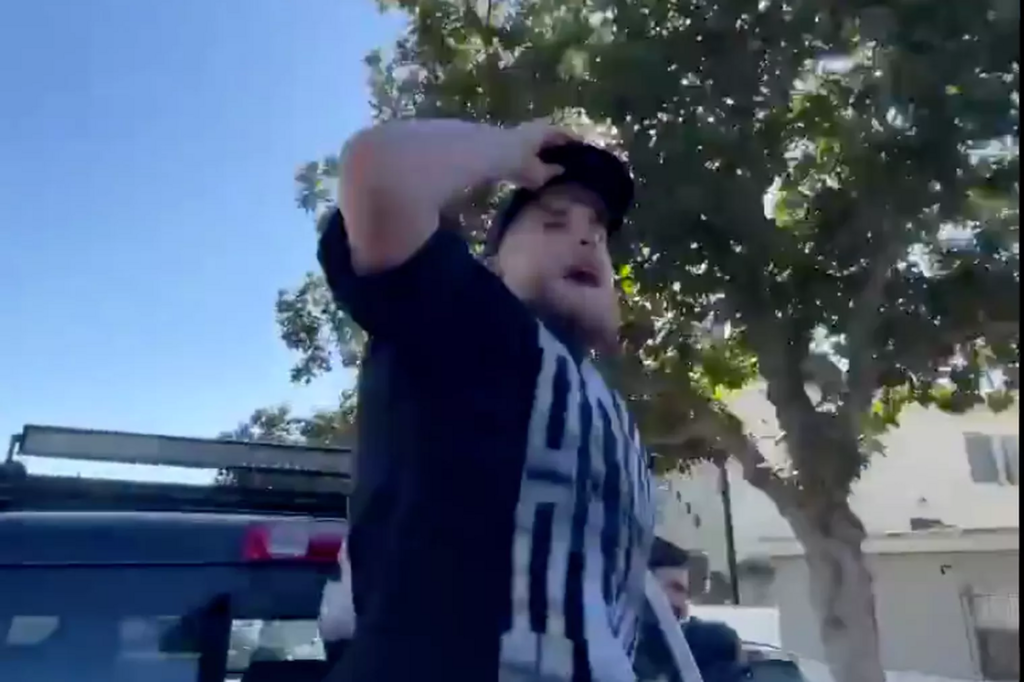 Джейк Пол нападна &#039;к*чката на Макгрегър&#039; Дилън Данис на улицата