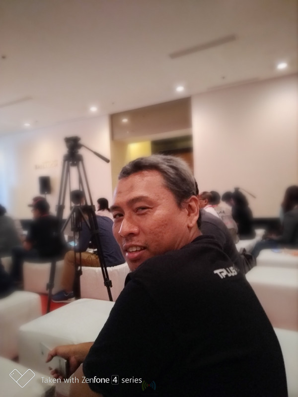 ASUS Zenfone 4 Selfie Pro - Utama 6