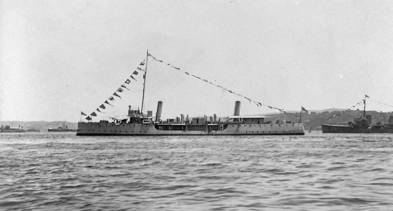 HMS Hussar штабной корабль адмирала Сомерсет Артура Гоша Калтропа , 30.06.1919