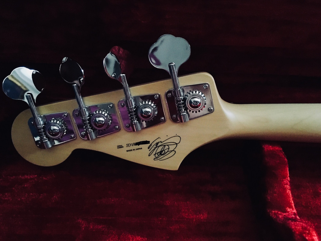 SCANDAL's Signature Fender Models - Page 3 IMG-5844