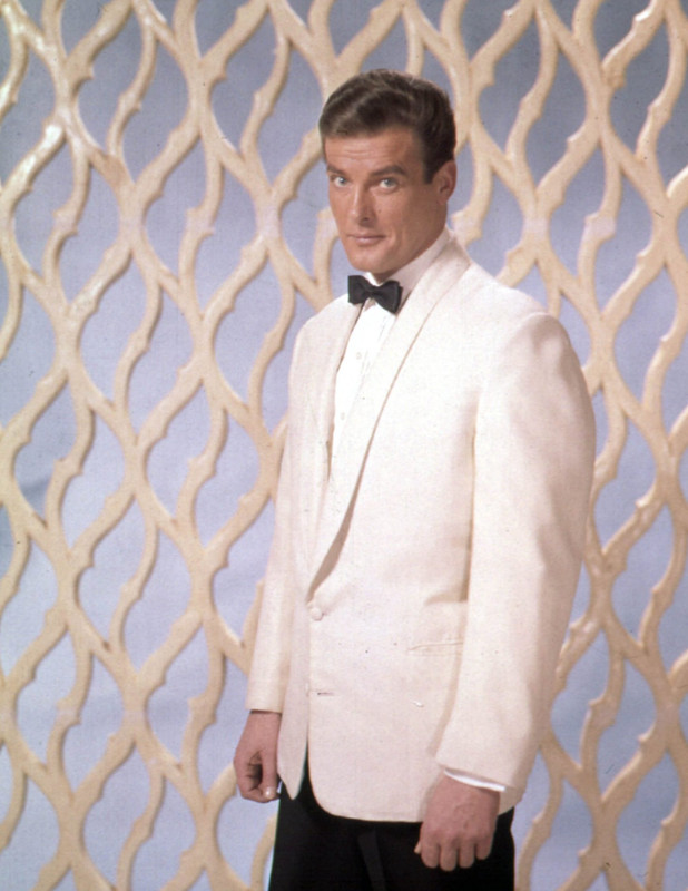 roger_moore_b40