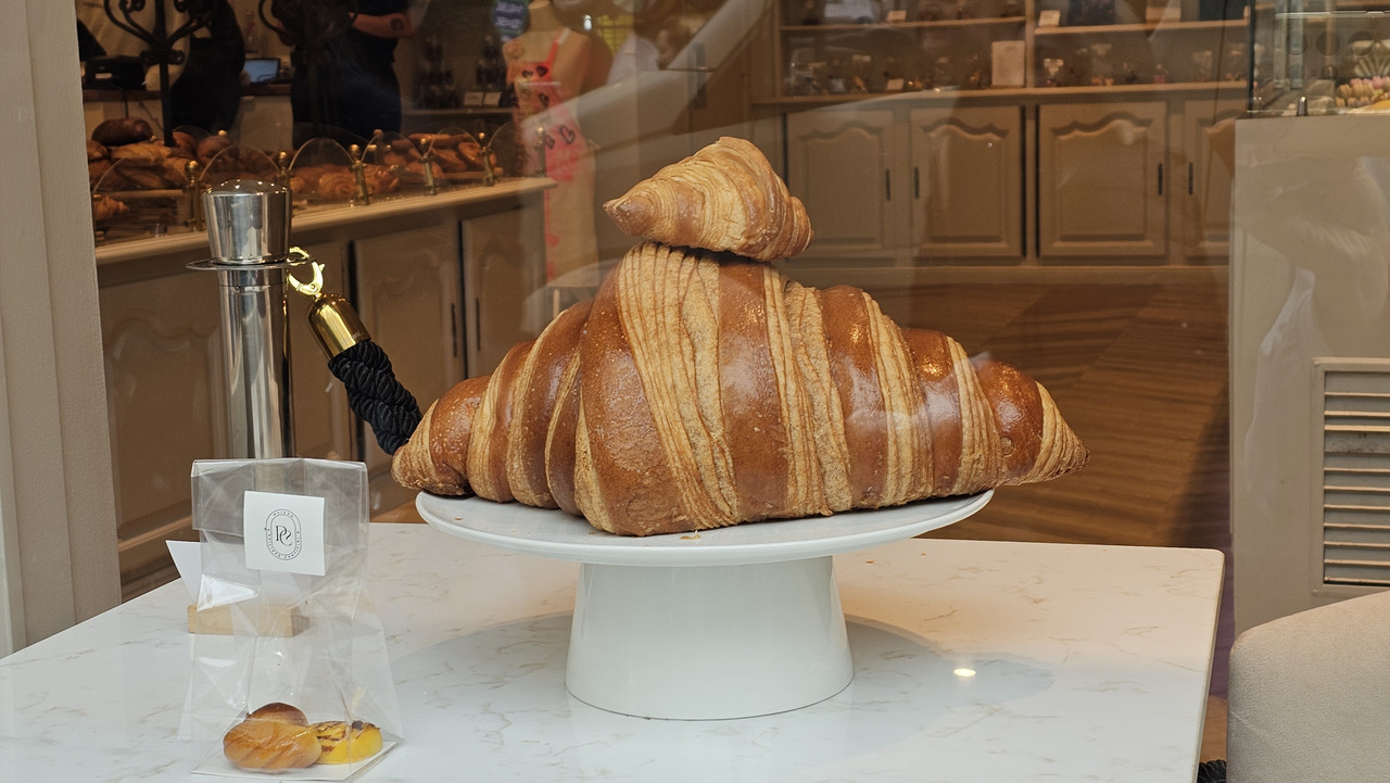 這什麼?巨大可頌?