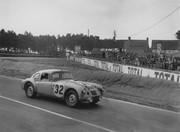 24 HEURES DU MANS YEAR BY YEAR PART ONE 1923-1969 - Page 49 60lm32-MG-A-Coup-Twin-Cam-Ted-Lund-Colin-Escott-10