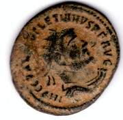 Radiado post-reforma de Diocleciano. CONCORDIA MILI-TVM. Emperador estante a dcha. Heraclea. Smg-1455a
