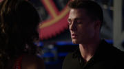 Arrow-S02-E01-La-citta-degli-eroi-1080p-