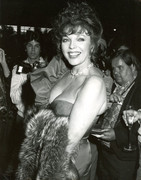 Joan-Collins-h24