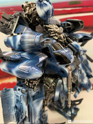 Studio-Series-Hasbro-China-Battle-Damaged-Blackout-03