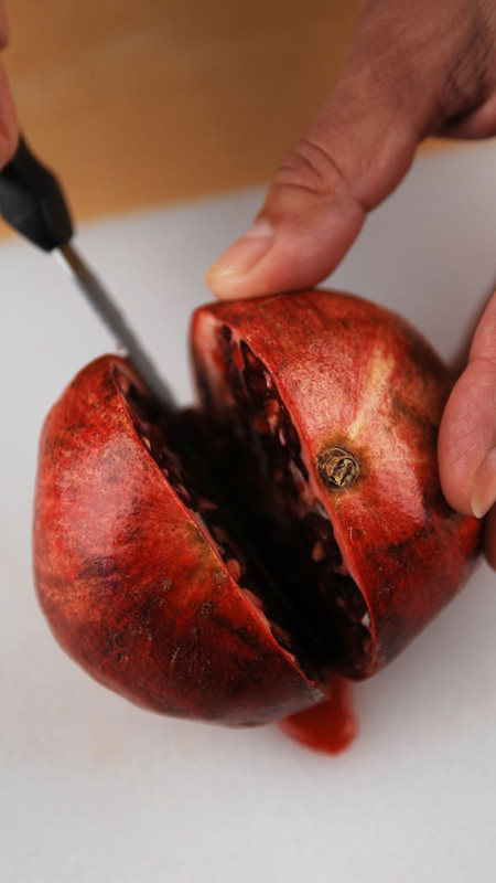 How to cut a pomegranate in half