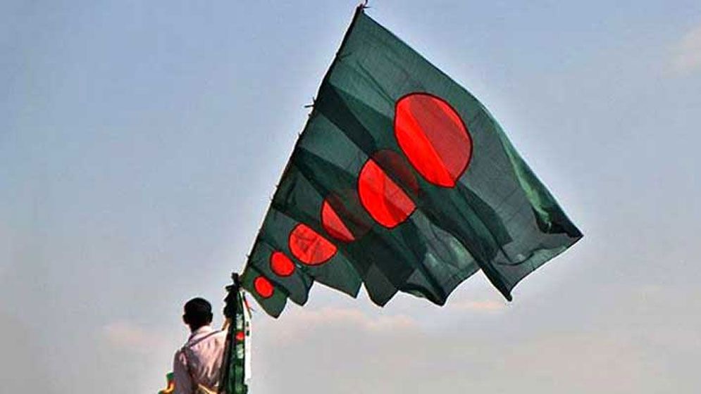 জাতীয় পতাকার মর্যাদা রক্ষায় উচ্চ আদালতের তিন সদস্যের কমিটি