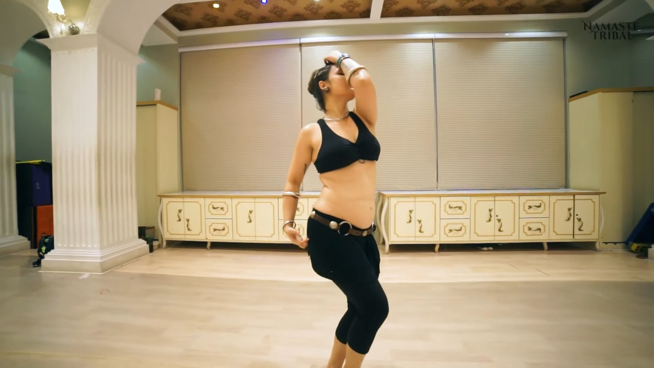 [Image: Dipika-Vijay-hot-belly-dance-webm-snapsh...59-629.jpg]