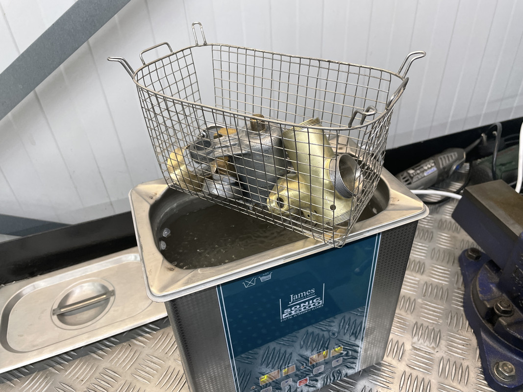 D96EC4D4-8571-401B-8CE9-232B7B7388AE