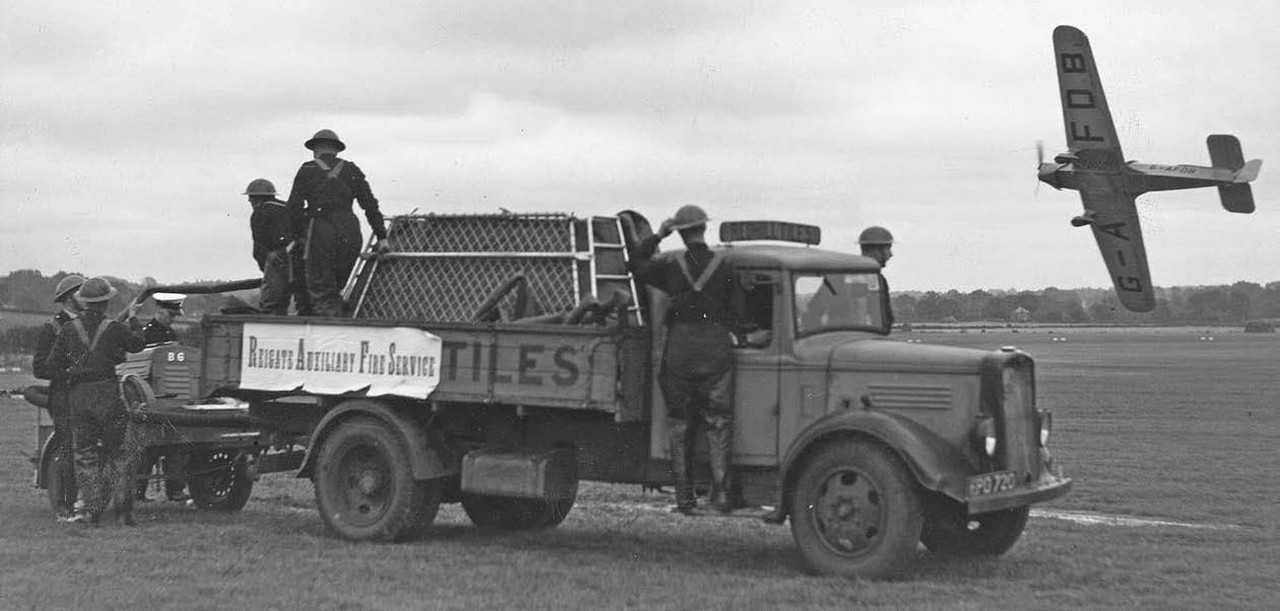 Bedford WTL dropside EPD 720 (Surrey, 1936) belonging the Redlan
