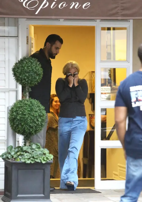 5-22-15-Leaving-Epione-Cosmetic-Dermatol