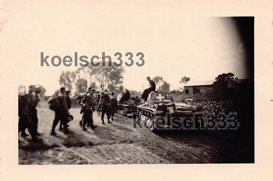 Foto Gebirgsjäger Regiment 99 an Panzer II Kampfwagen in Polen 1939 1.-GD