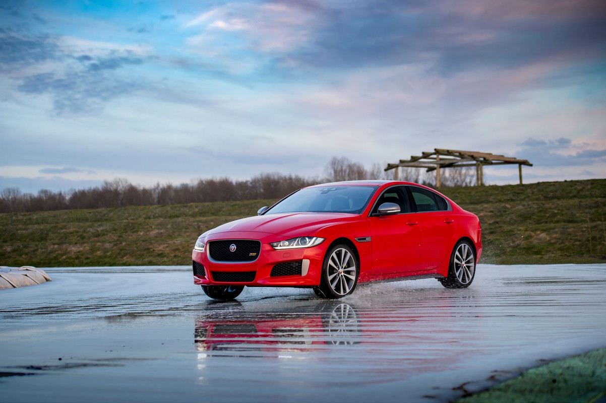 Jaguar XE 300 Sport Edition (8)