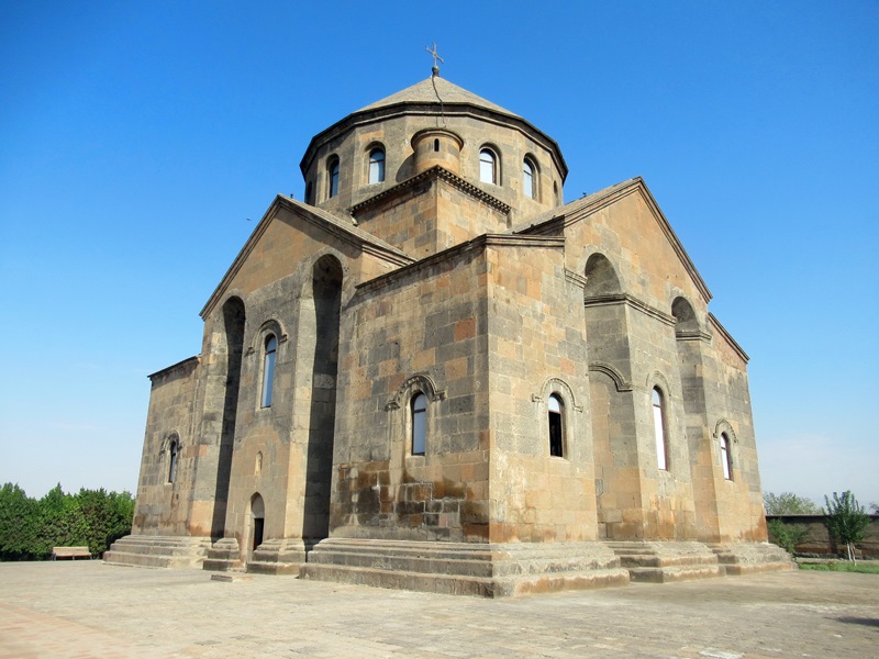 Армения - страна храмов, гор, камней и...