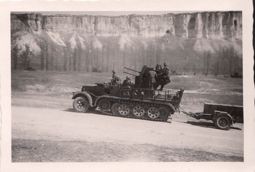 Wehrmacht Rußland schwere Halbkette 2cm Flak mit Anhänger Panzer Krim