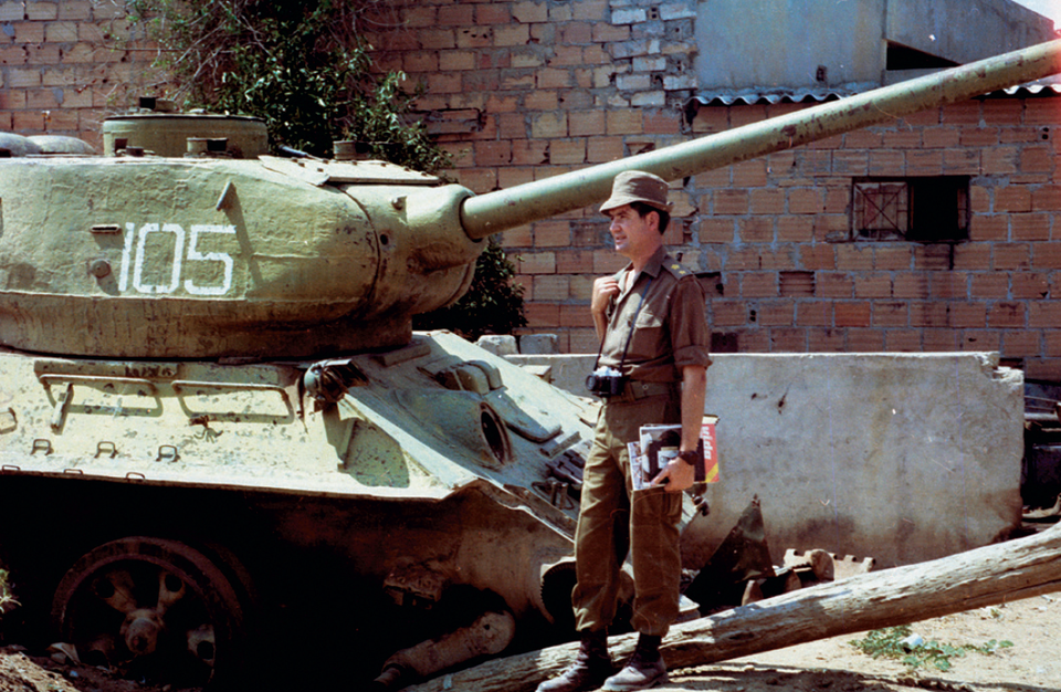 South-African-Officer-Posing-with-a-destroyed-FAPLA-T-34-knocked-out-during-Operation-Savannah-the-i.png