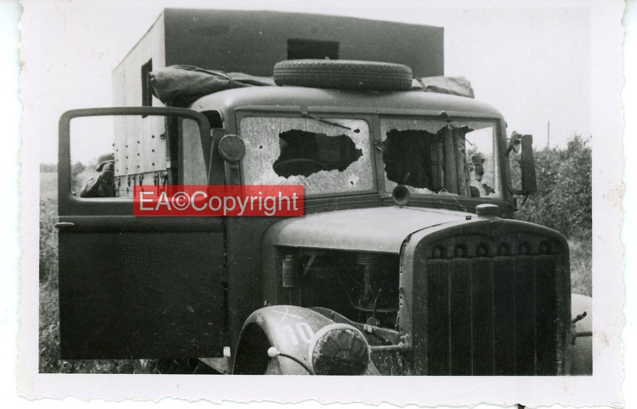 Russland Kämpfe LKW Camion Truck Schlacht Wappen Kennzeichen Foto