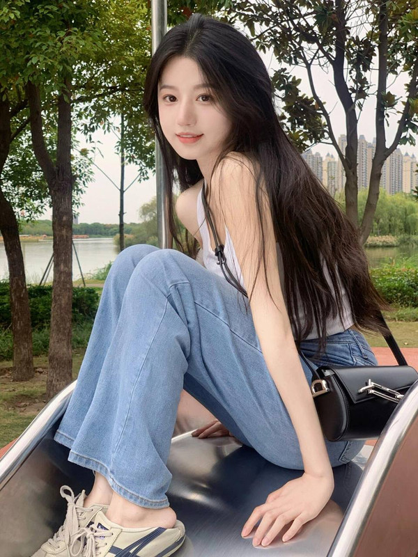 學生妹人妻兼職大亂鬥白皙正妹近照