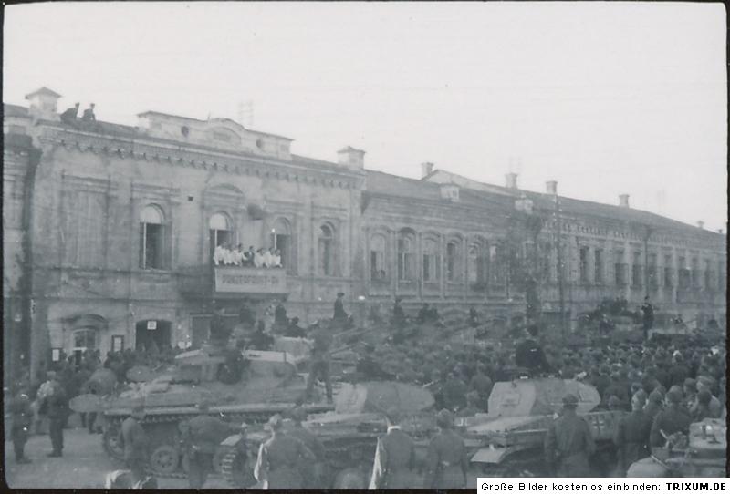 Pz-Kpfw-III-Ausf-x-5-xxx-008 на площади общий вид