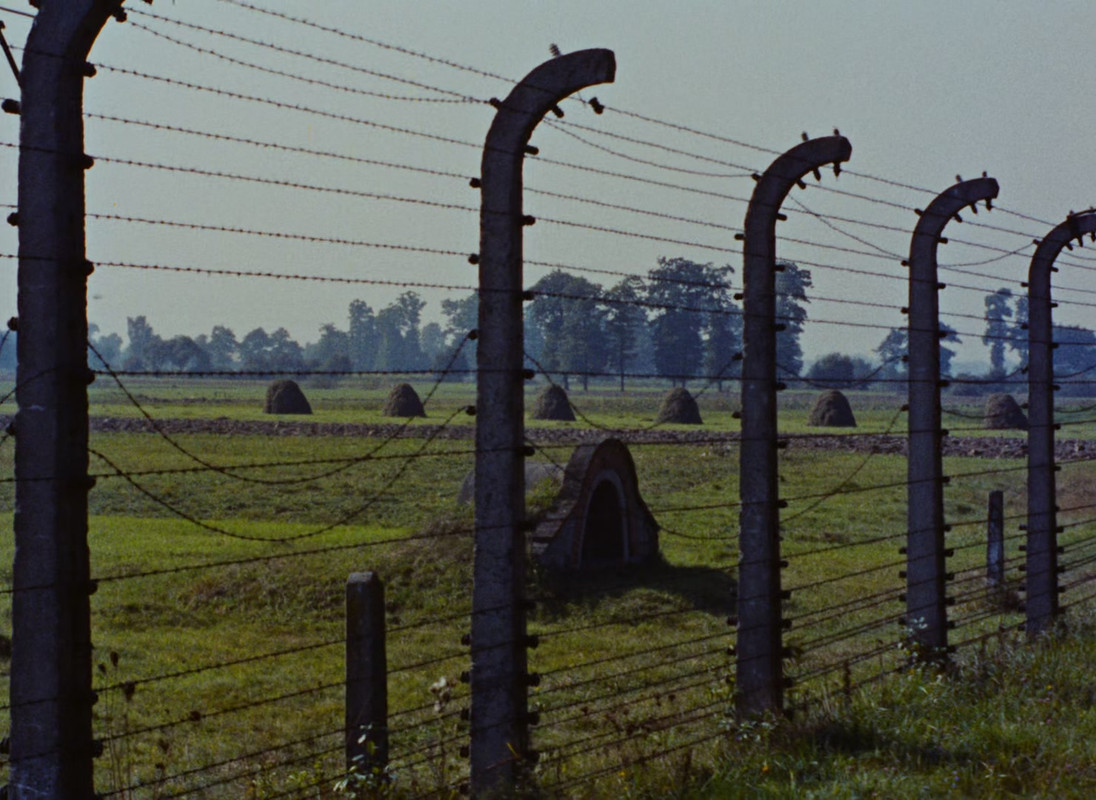Night and Fog (1955) (1080p BluRay x265 r00t)-2