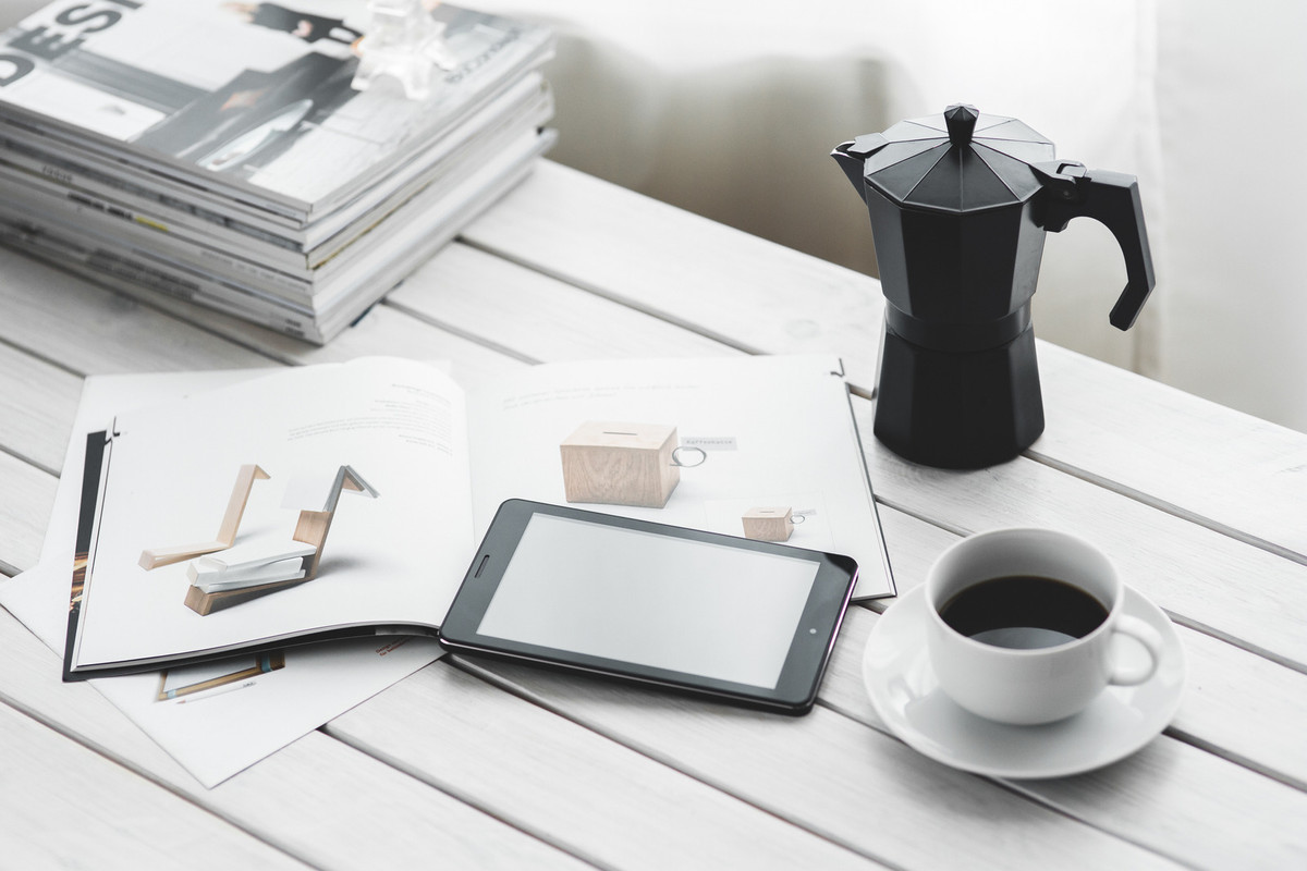 blacknwhite-coffe-pot-mags.jpg