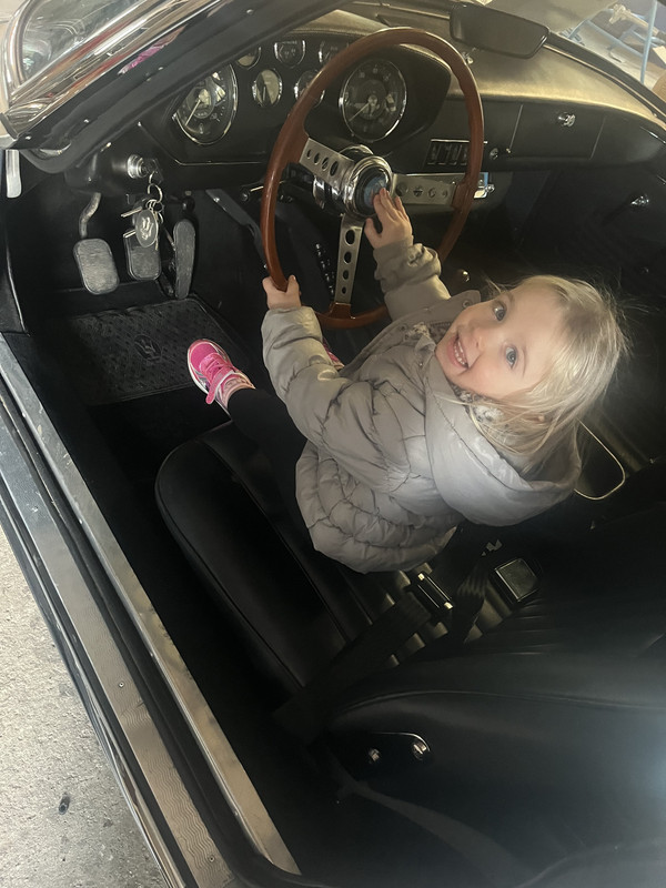 D4F6D81B-216A-432E-B06E-7E795C7425EC