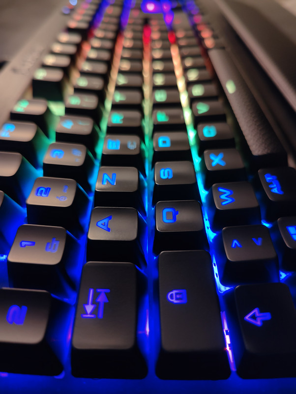 Clavier Corsair Gmaing LUX K70 RGB (14)
