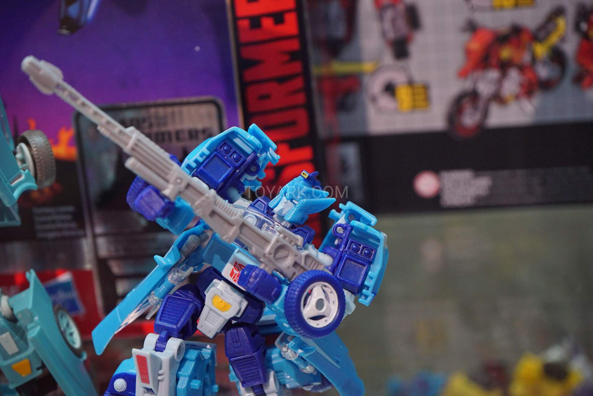 SDCC-2016-Transformers-Generations-012
