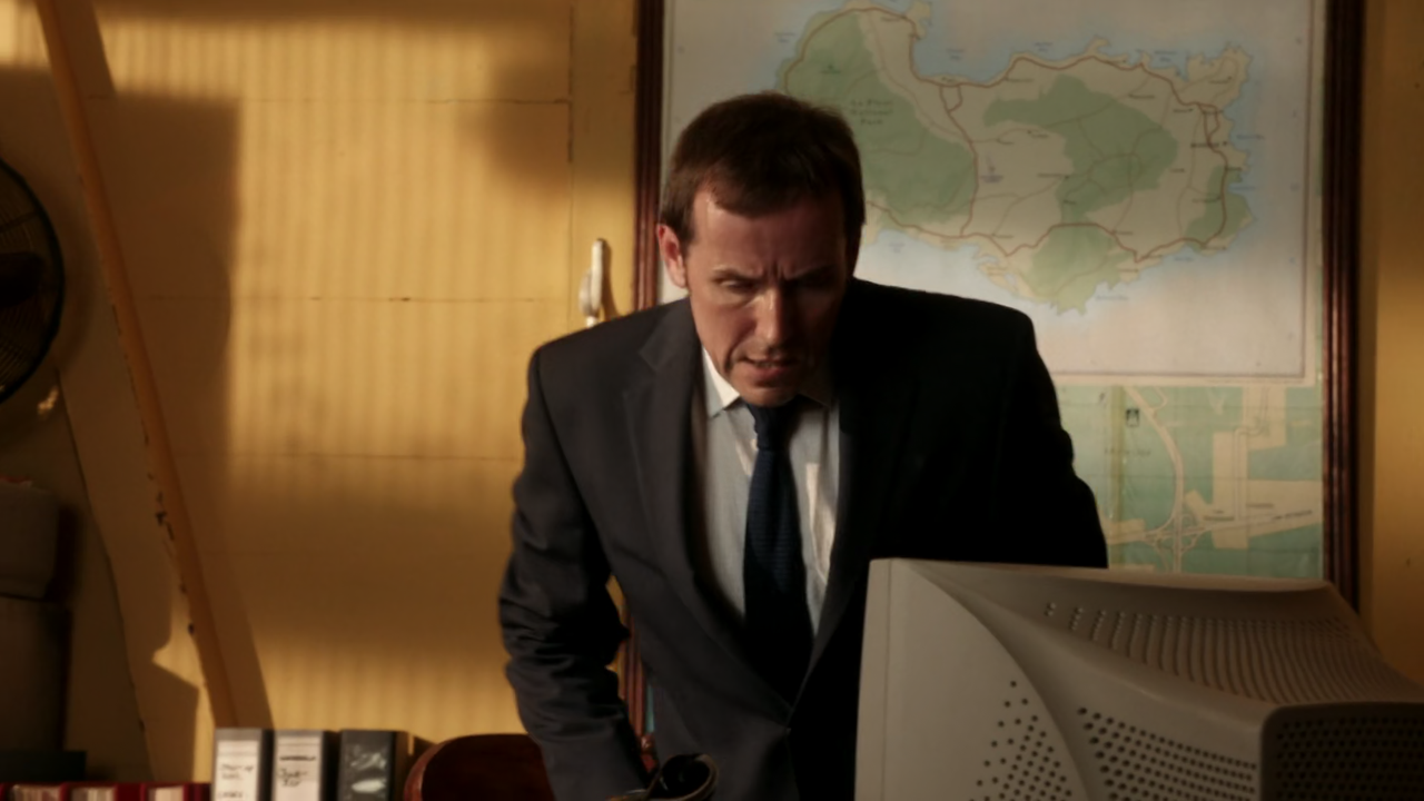 Death.in.Paradise.S01E01.1080p.NF.WEB-DL.DDP2.0.x264-NTb[SS]16