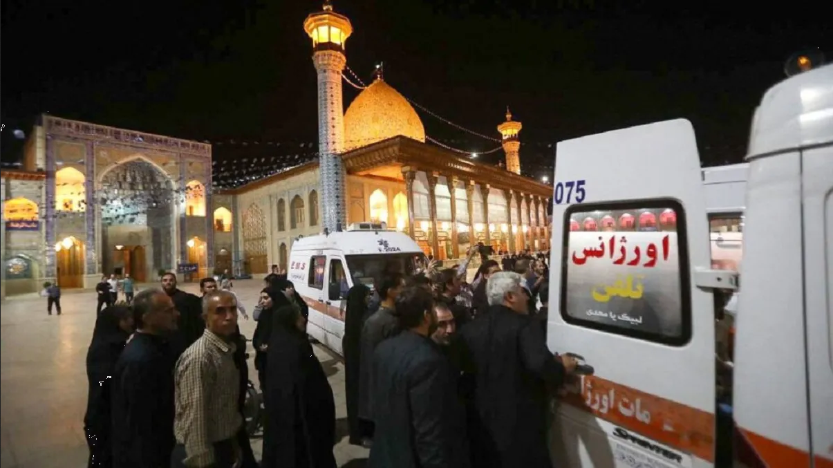 Irán: Tiroteo en santuario chií deja 4 muertos