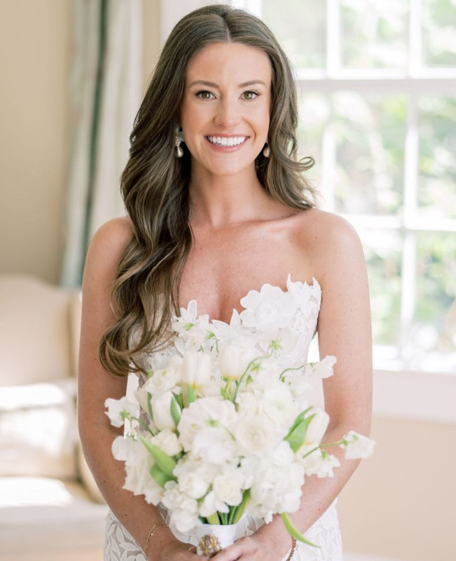 Glamorous bridal makeup with loose waves