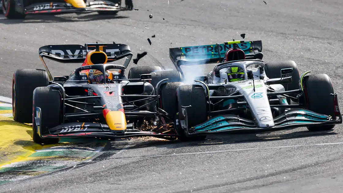 Lewis-Hmailton-and-Max-Verstappen-collid