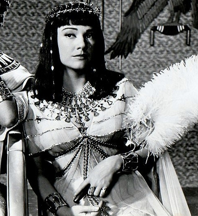 Anne_Baxter_a71