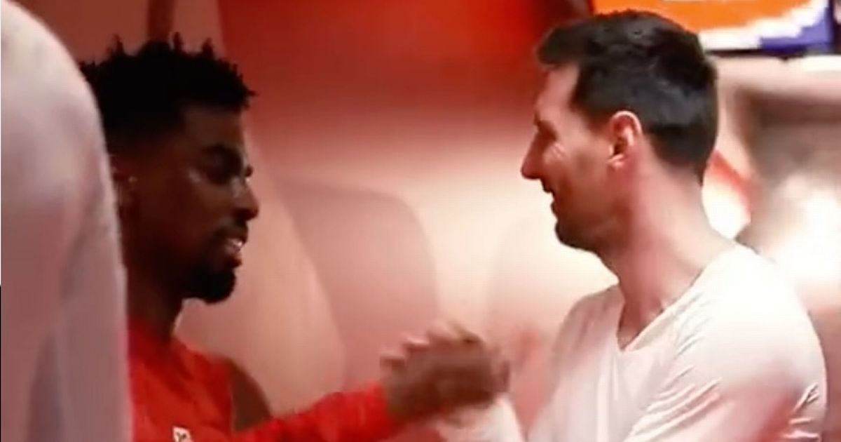 Messi protagoniza un emotivo intercambio de jerseys con un jugador del Lille